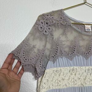 Sundance Embroidary Floral Lace Tunic Top XS Short Sleeve Gray Ethereal Romantic